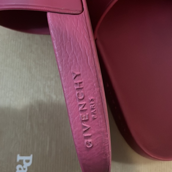 Givenchy slides preloved - Picture 9 of 10